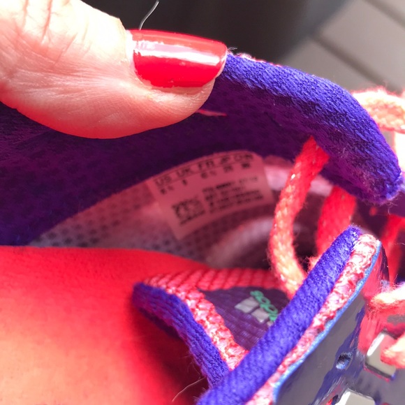 Great Condition Women’s Adidas Boost 10.5 Shoes - Picture 5 of 6